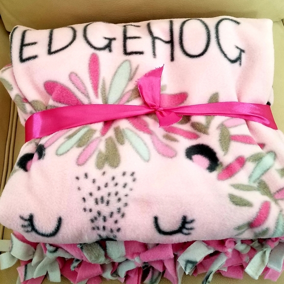 New, hedgehog blanket - Picture 3 of 7